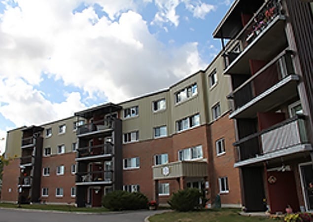 Four storey apartment building at 641 Cedar Street, Timmins